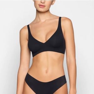 SKIMS Black Seamless Bra